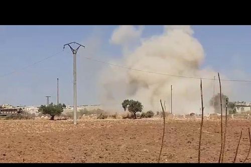 Video đoàn xe Thổ Nhĩ Kỳ suýt trúng bom của Quân đội Syria