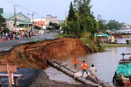 An Giang ban bố tình huống khẩn cấp sạt lở bờ Sông Hậu