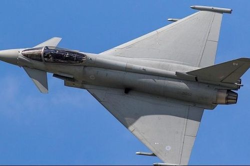 Chiến đấu cơ Anh xuất kích hộ tống 2 tiêm kích Su-30 Nga