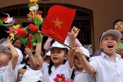 Không bắt buộc học sinh mua đồng phục mới