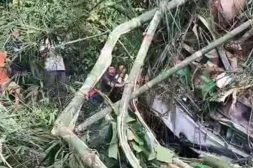 Xe du lịch chở đầy khách TQ gặp nạn ở Lào, thương vong lớn
