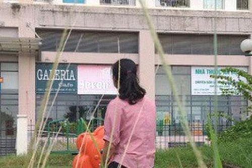 Sân chơi chung cư bị bỏ hoang do dân sợ rắn hổ mang tấn công