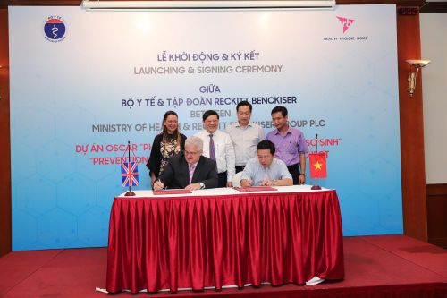 96 bệnh viện của 10 tỉnh thành được tài trợ đèn chiếu trị bệnh vàng da cho trẻ sơ sinh
