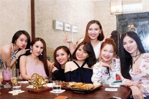 Hôn nhân và tình yêu trắc trở của các thành viên nhóm Mây Trắng