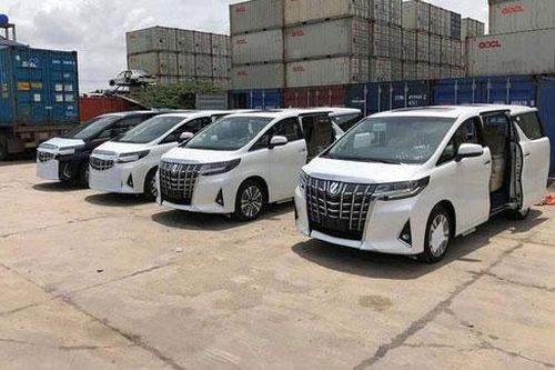 Tháng cô hồn, dân bán xe vẫn hét giá chênh 300 triệu đồng