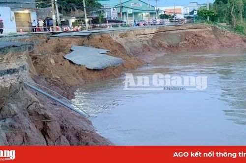 Đoạn sạt lở trên tuyến QL.91 sụp hoàn toàn xuống sông Hậu