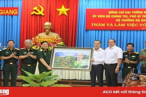 Bộ trưởng Bộ Quốc phòng Ngô Xuân Lịch làm việc với tỉnh An Giang