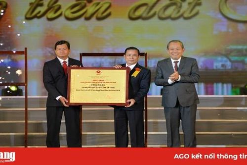 Phát biểu tại Lễ kỷ niệm 'Long Xuyên 230 năm hình thành và phát triển', Phó Thủ tướng Thường trực Chính phủ Trương Hòa Bình: TP. Long Xuyên phải phát triển toàn diện, xứng tầm là đô thị kiểu mẫu khu vực ĐBSCL...