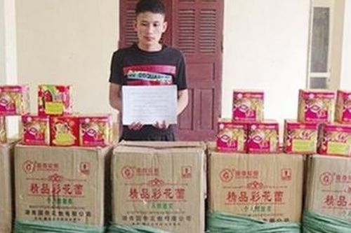 Dùng ô tô mang biển số giả chở 3 tạ pháo