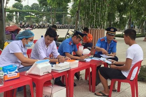 Kiểm tra ATGT, phát hiện nhiều tài xế dương tính với ma túy