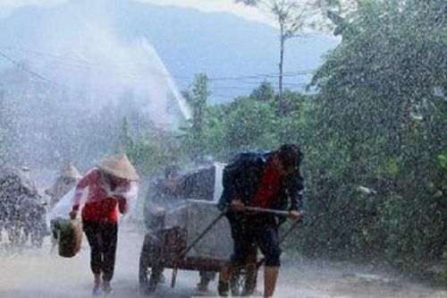Bắc Bộ mưa lớn, Trung Bộ vẫn nắng nóng diện rộng