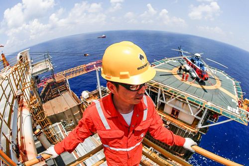 Đưa tàu HD8 quay lại, Trung Quốc âm mưu gì ở Biển Đông?