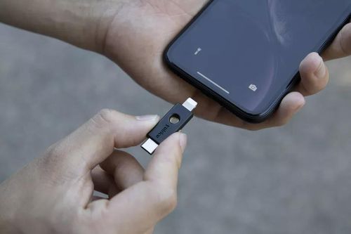 Món đồ chơi này mở mật khẩu iPhone giống hệt chìa khóa