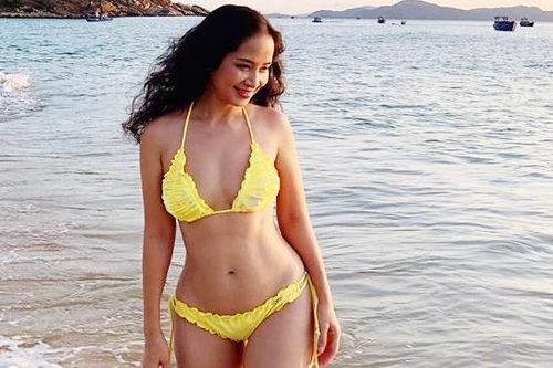Diễn viên 'Phía trước là bầu trời' diện bikini, khoe eo 58 cm