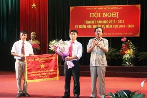 Cả hệ thống chính trị vào cuộc vận động học sinh DTTS ra lớp