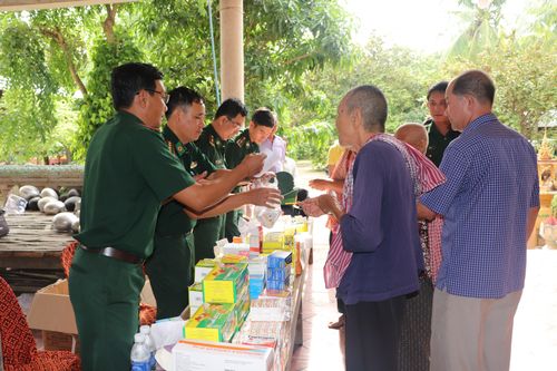 Láng giềng nghĩa nặng, tình sâu
