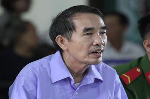 Tuổi già khép lại sau song sắt