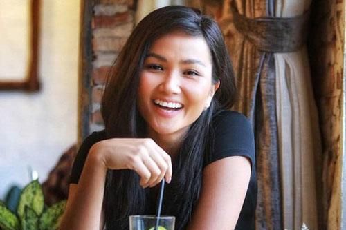 Khoe vài nét ảnh sương sương khi để tóc dài, H'Hen Niê được khen ngày càng dịu dàng và đằm thắm