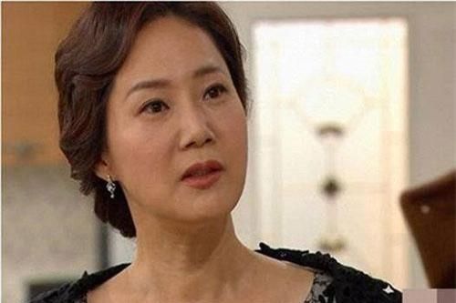 Biết con trai ngoại tình, mẹ chồng chỉ nói 1 câu khiến con dâu cả đời cũng không quên được