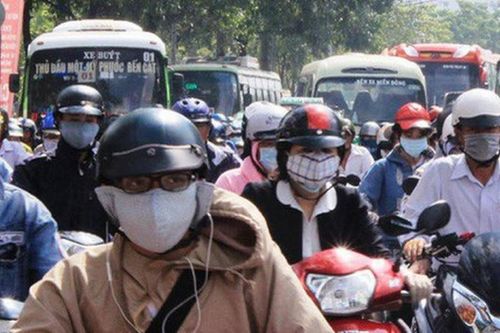 Đeo tai nghe khi tham gia giao thông bị phạt bao nhiêu tiền?