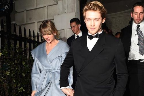 Taylor Swift chi tiền khủng tậu nhà mới, nữ ca sĩ đã sẵn sàng về chung một nhà với Joe Alwyn?