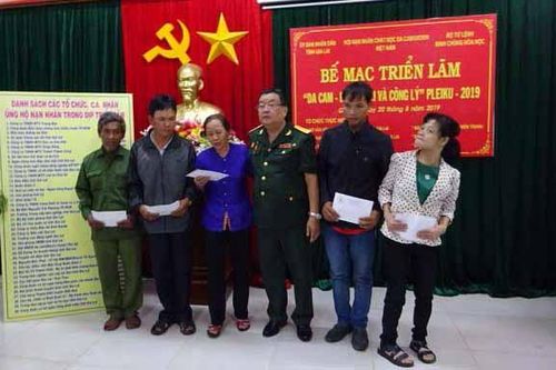 Gần 600 triệu đồng ủng hộ tại Triển lãm 'Da cam-Lương tri và Công lý'