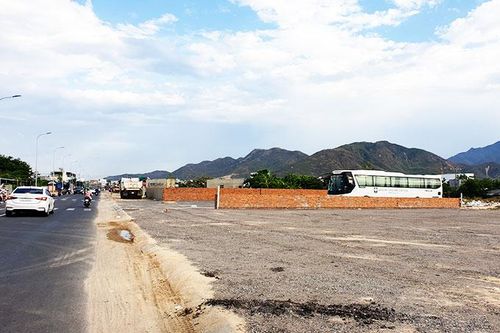 Cần quản lý chặt các bãi giữ xe tự phát
