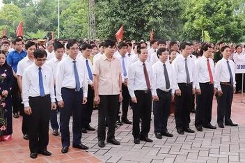 Dâng hương kỷ niệm 50 năm thực hiện Di chúc Chủ tịch Hồ Chí Minh và 50 năm Ngày mất của Người
