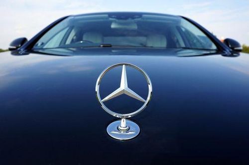 Chấn động thông tin Mercedes-Benz cài đặt thiết bị theo dõi vào xe bán ra thị trường