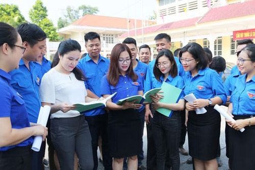 Bồi dưỡng nghiệp vụ công tác Đoàn và phong trào thanh thiếu niên trường học