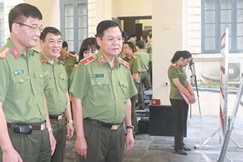 Triển lãm 'Công an Thủ đô khắc ghi lời Bác'