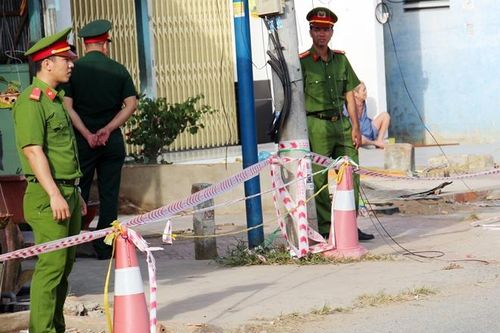 Phó Thủ tướng Thường trực Trương Hòa Bình khảo sát sạt lở ở An Giang