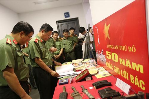 Triển lãm 'Công an Thủ đô khắc ghi lời Bác'