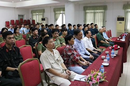 Giao lưu 'Tổ quốc trong trái tim người Việt'