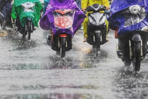 Mưa lớn trên diện rộng, đề phòng lốc, sét, mưa đá và gió giật mạnh