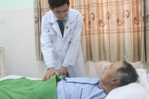 Mổ cấp cứu cắt ruột thừa cho cụ ông 92 tuổi