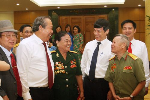 Phó Thủ tướng Thường trực tiếp đoàn đại biểu Thanh Hóa thăm Thủ đô và báo công với Bác