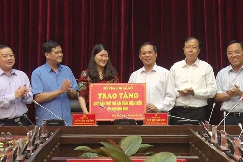 Điện Biên cần coi trọng phát triển gắn với quan hệ đối ngoại