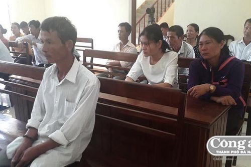 Đau đớn xé lòng mẹ cha
