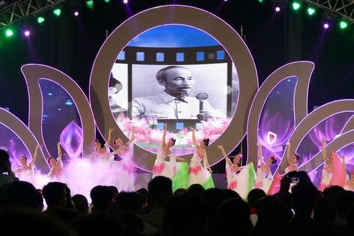 'Muôn vàn tình thương yêu' - kỷ niệm 50 năm thực hiện Di chúc của Bác Hồ