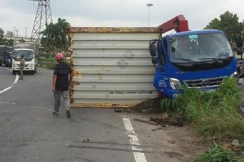 Lo 'quan tài bay' trên phố, TP.HCM đề nghị kiểm tra an toàn xe container