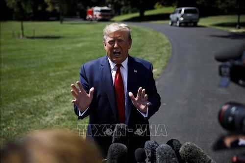 Tổng thống Donald Trump cân nhắc xóa bỏ quyền công dân mặc định