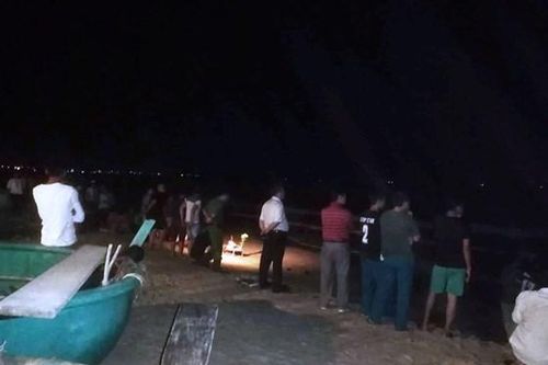 Bình Thuận: Tìm thấy thi thể 2 nam sinh mất tích khi tắm biển, nỗ lực tìm kiếm 2 người còn lại