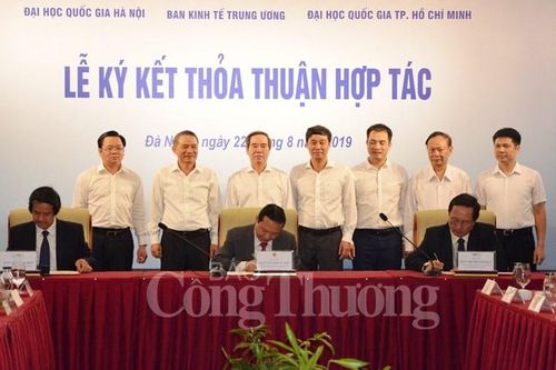 Ban Kinh tế Trung ương ký hợp tác với Đại học Quốc gia Hà Nội và Đại học Quốc gia TP. Hồ Chí Minh
