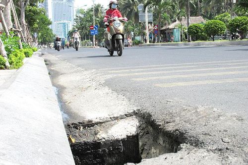 Cống thoát nước mất nắp đậy