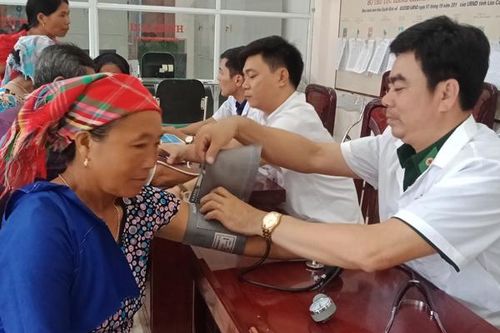 Chương trình 'Đồng hành cùng phụ nữ biên cương' trao quà tại xã Nàn Sán