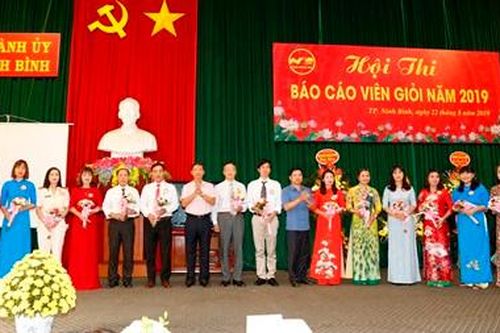 Hội thi báo cáo viên giỏi thành phố Ninh Bình năm 2019
