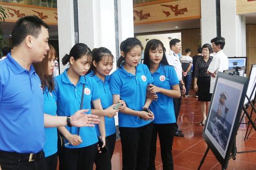 Tọa đàm: Biển đảo quê hương và Triển lãm ảnh Cuộc sống nơi đầu sóng