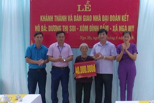 Bàn giao 2 nhà 'Đại đoàn kết'