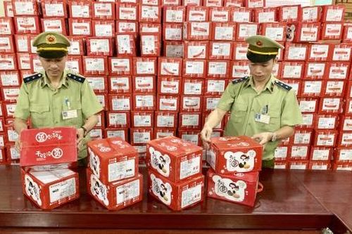 Thu giữ 1.620 kg bánh dẻo hiệu Mashu nhập lậu